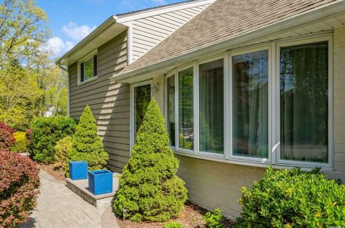 35 Washington Dr, San Remo, NY 11754-3338