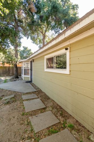 15226 Calle Los Hidalgos, Santa Clarita CA  91390-1035 exterior