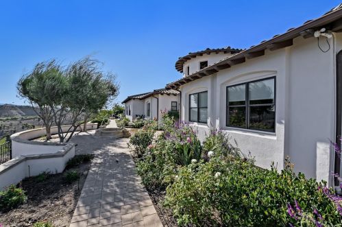 43800 La Cruz Dr, Temecula, CA 92590-4375