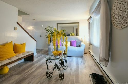 16 Edgehill Ave, Waterbury CT  06704-1825 exterior