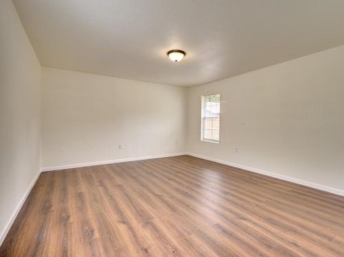 442 Davilla Ave, Rockdale TX  76567-2934 exterior