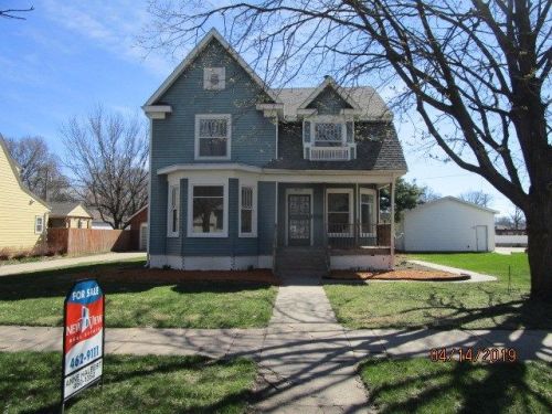 910 Hastings Ave, Hastings, NE 68901-6927