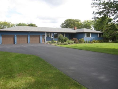2103 Barnes Rd, Walworth, NY 14568-9598
