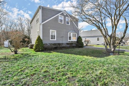 302 Pasadena Pl, Bridgeport, CT 06610-1250