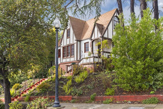 5954 Ocean View Dr, Oakland, CA 94618-1843