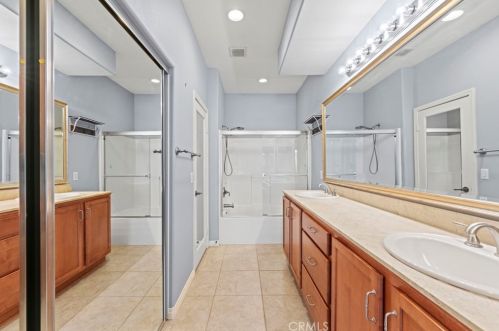 23860 Toscana Dr, Santa Clarita CA  91354-3015 exterior