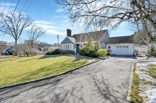 2 Maple St, Valhalla, NY 10595-1841