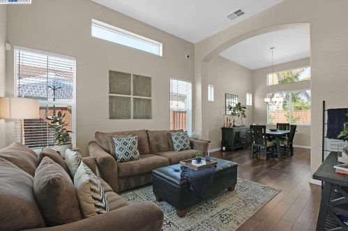 30 Matisse Ct, Oakley CA  94561-1777 exterior