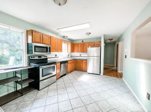20 Champagne St, Moosup, CT 06354-1202