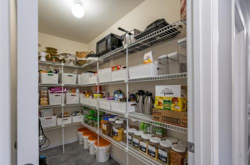 4 Ames Rd, Brookline NH  03033-2304 exterior