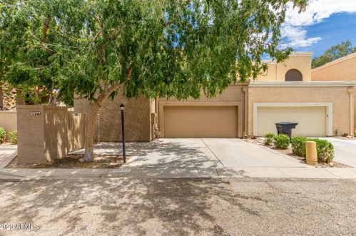 2077 Sunset Dr, Chandler, AZ 85225-2943