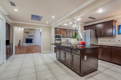 3960 Cedarbrush Dr, Dallas TX  75229-2703 exterior