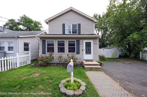 470 Center Ave, Middletown, NJ 07748-5369