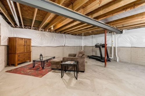 312 Isaac Tharp St, Pataskala OH 43062 exterior