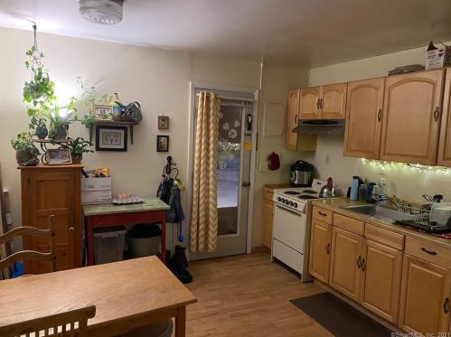 3 Midway Oval, Groton, CT 06340-4828