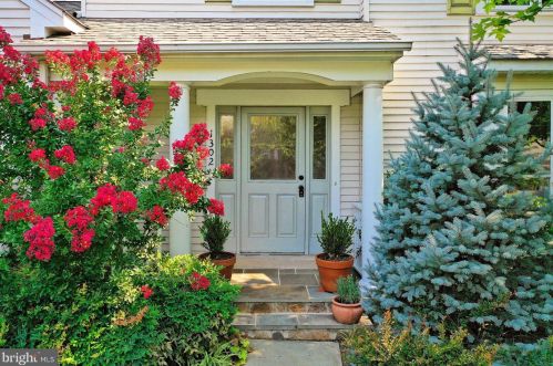 1302 Benicia Ln, Herndon, VA 20170-3666
