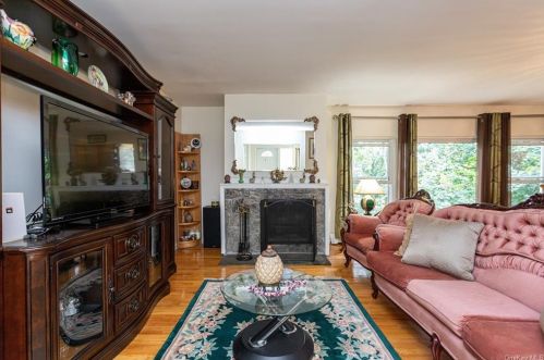 42 Lincoln Pl, White Plains NY  10603-2152 exterior