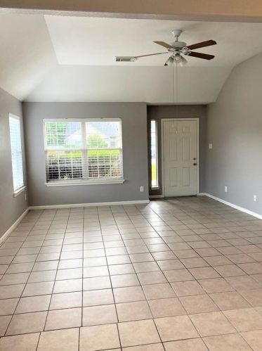 16384 Danika Oak Dr, Conroe TX  77306-6334 exterior