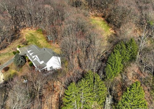 47 Fairgrounds Rd, Woodbury, CT 06798-2729