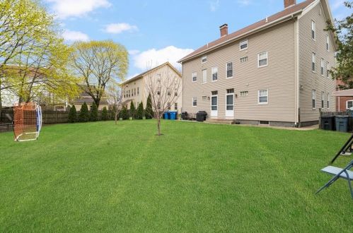 89 Lonsdale Main St, Lincoln, RI 02865-1842