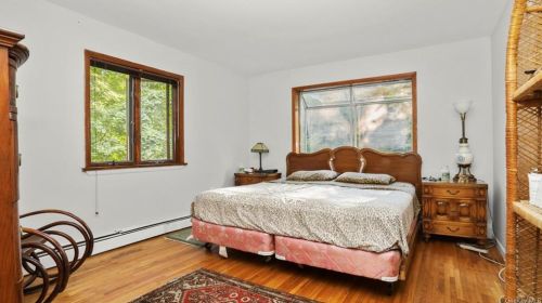 132 Woodland Dr, Pleasantville NY  10570-3612 exterior