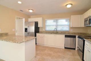 601 Hillside Dr, Saint Petersburg FL  33705-5236 exterior