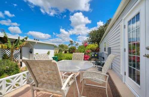 38 Le Mans Dr, Naples FL 34112-9126 exterior