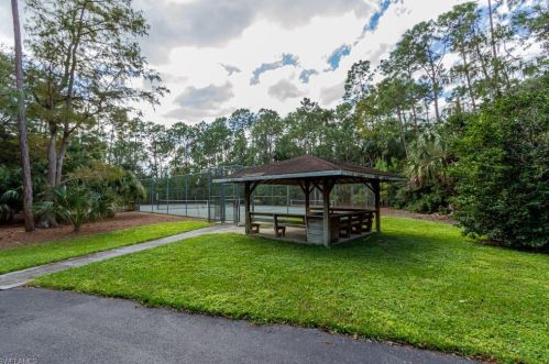 2132 Tama Cir, Naples FL  34112-5479 exterior