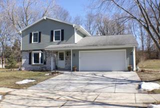 1009 Canterbury Ln, Waukesha, WI 53188-5523
