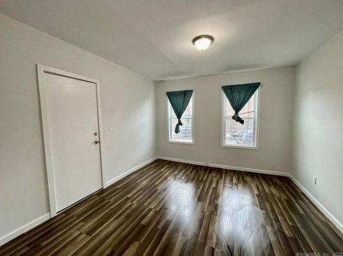 185 Cowles St, Bridgeport, CT 06607-2117