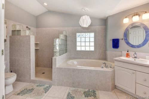 4241 Atlantic Ave, Daytona Beach FL 32127-7004 exterior