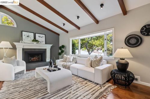 61 Calvert Ct, Oakland CA 94611-3436 exterior