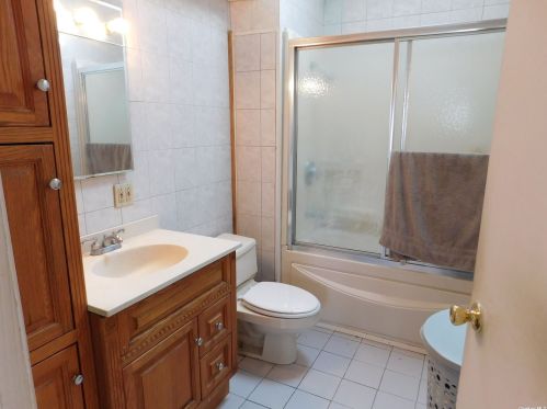 126 Lyon Pl, Lynbrook NY  11563-2420 exterior