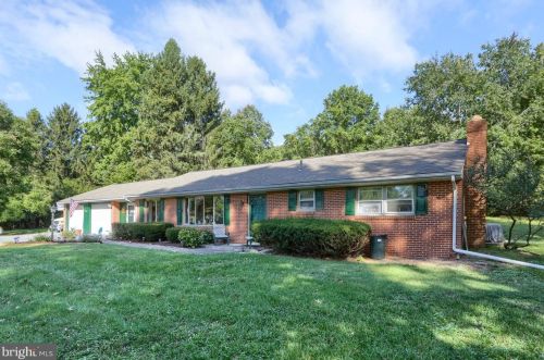 1751 Miller Rd, Water Gap, PA 17018-9739