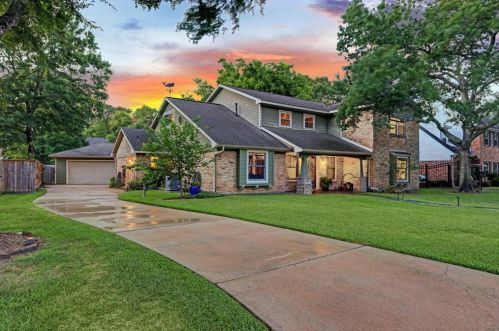 4007 Highknoll Ln, Taylor Lake Village, TX 77586-5013