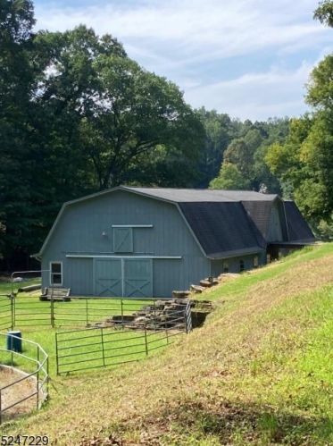 55 Hunts School Rd, Fredon NJ  07860-5405 exterior