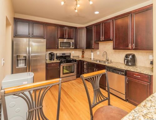 1214 Hustis Dr, Fishkill NY  12524-4968 exterior