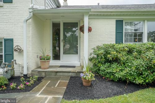 1726 Sherwood Cir, Ithan, PA 19085-1910