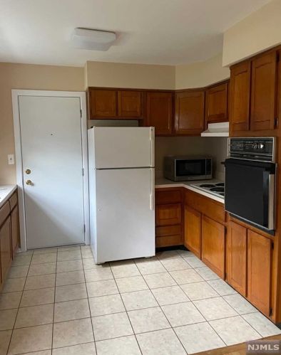 6 Rustic Cir, Montvale NJ 07645-1608 exterior