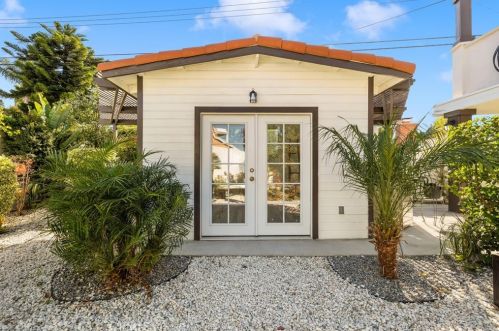 2340 Robinhood Pl, Orange CA  92867-1851 exterior