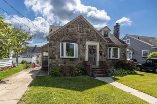 47 Alexine Ave, East Rockaway NY  11518-1515 exterior