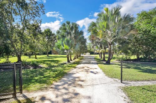 13624 Farley Rd, Town Of Loxahatchee Groves, FL 33470-4974