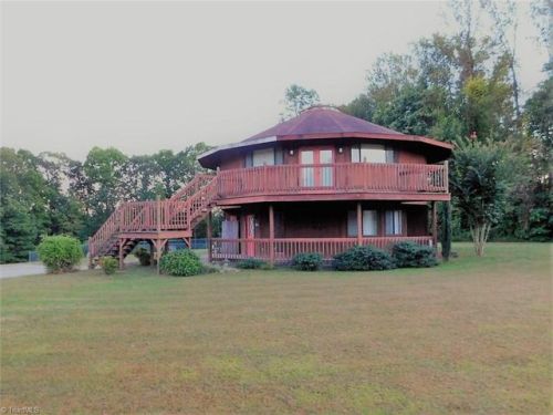 264 Penn Lake Dr, Reidsville, NC 27320-2402
