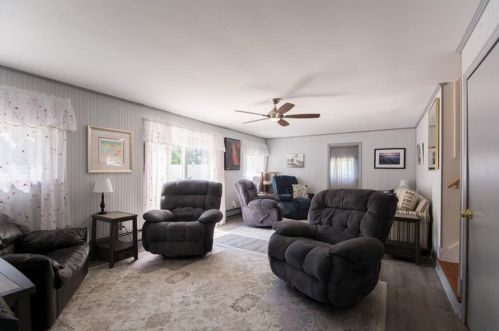 19 Casey Dr, Middletown RI  02842-6224 exterior