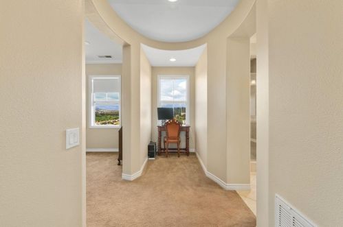 1050 Straightaway Ct, Oceanside CA  92057-1949 exterior