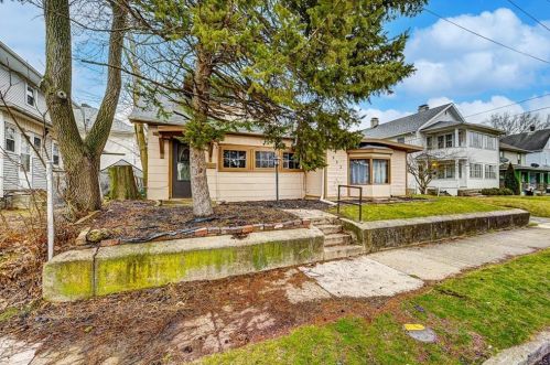 832 Olive St, Springfield, OH 45503-3738