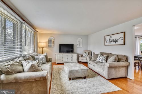 2308 Whitetail Ct, Herndon VA  20191-3018 exterior