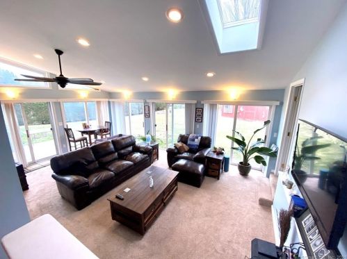 4 Poulin Dr, Putnam CT  06260-1010 exterior