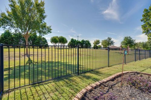 10825 Southerland Dr, Denton TX  76207-8683 exterior