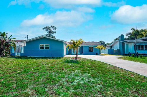 965 Florida Ave, Tarpon Springs, FL 34689-2867